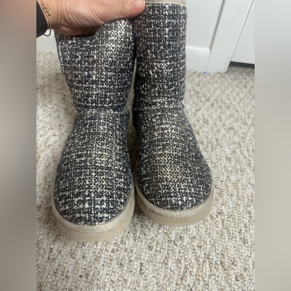 UGG Classic Short Frill Black Boots Women's size 10 - Picture 2 of 5